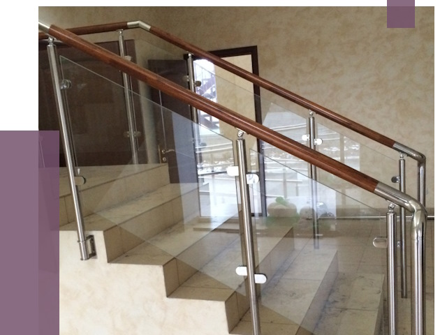 Комбинированные перила из металла и дерева в Георгиевске