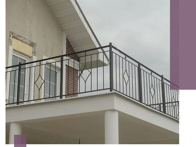 Изготовление балконных ограждений в Георгиевске из металла и стекла