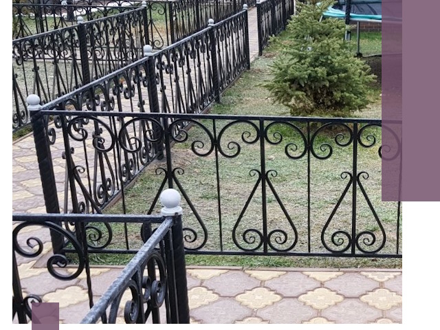 Кованые газонные ограждения под ключ в Георгиевске